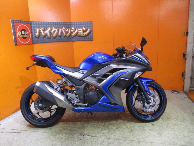 横から見てもこの通り状態グッド！やはり２０１６年のこのＳＥカラーはかっこいい！通販も大歓迎の一台！！